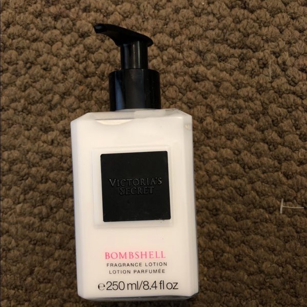Bombshell Victoria secret lotion
